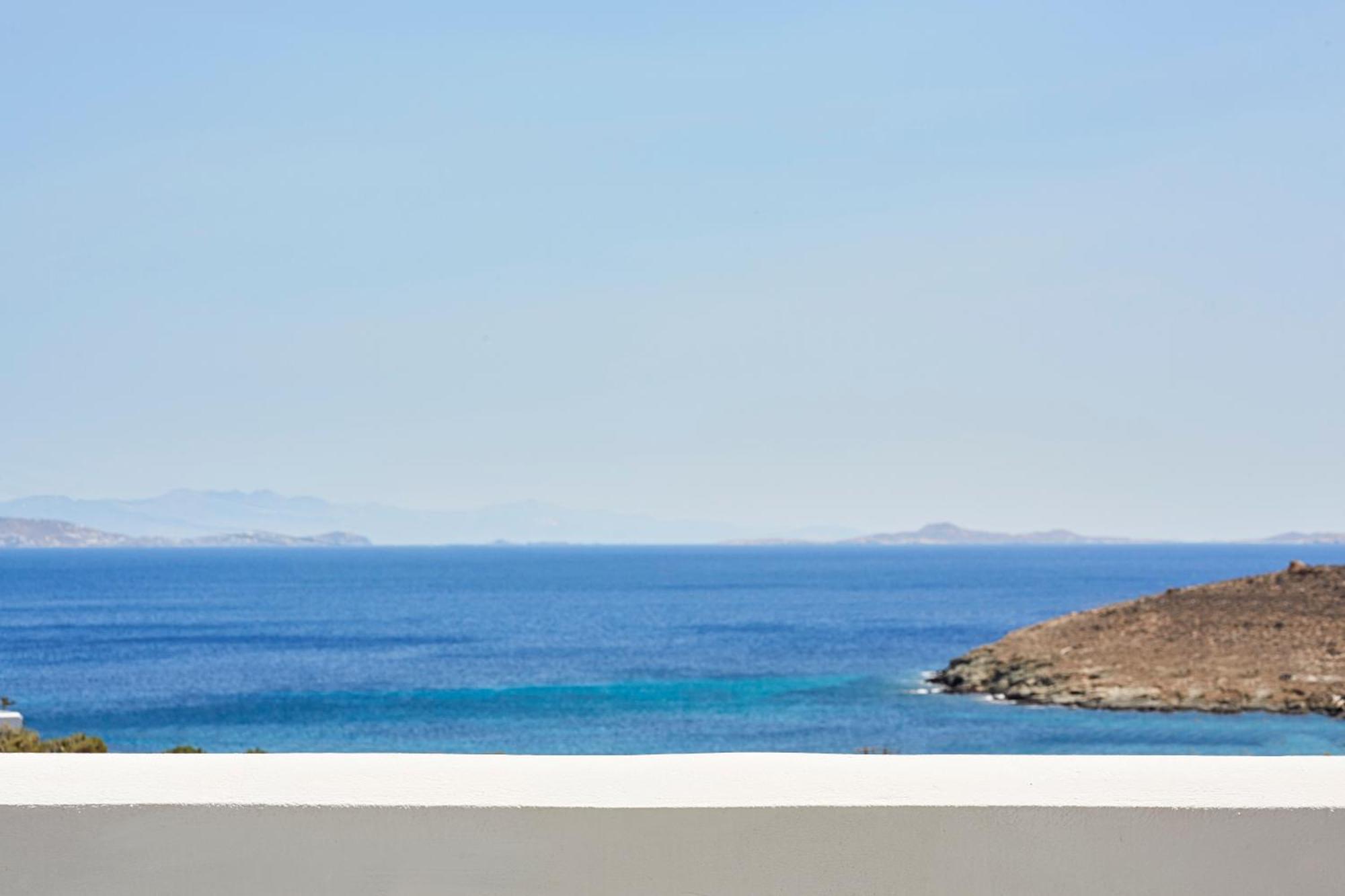 Exclusive White Suite with Sea View & Outdoor Hot Tub